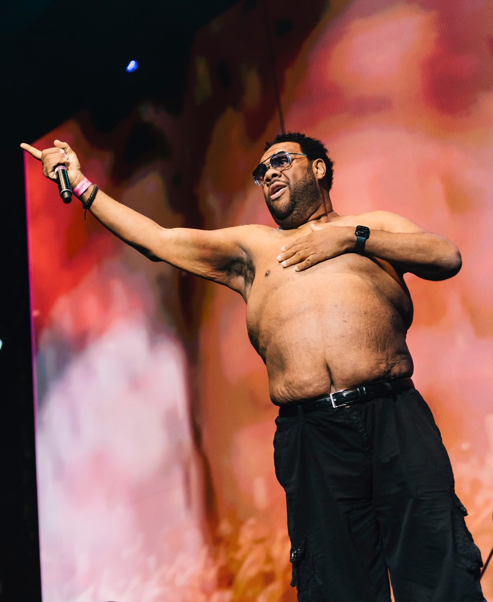 Рэпер Fatman Scoop умер в возрасте 53 лет после того, как потерял сознание во время концерта