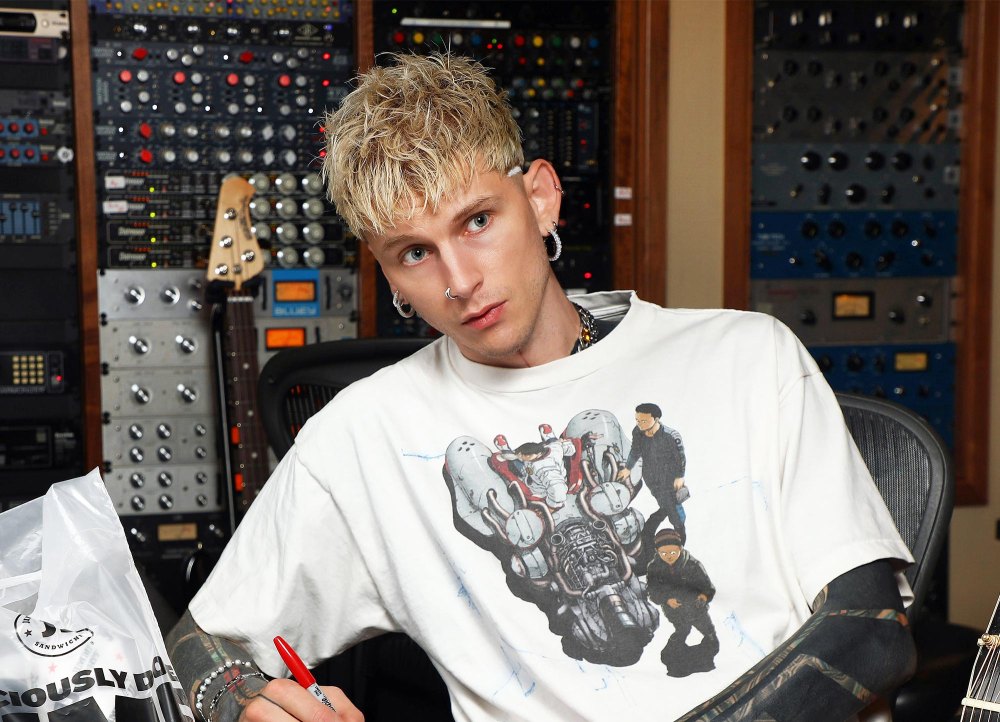 Machine Gun Kelly говорит, что его покойный отец был на суде в возрасте 9 лет за убийство собственного отца