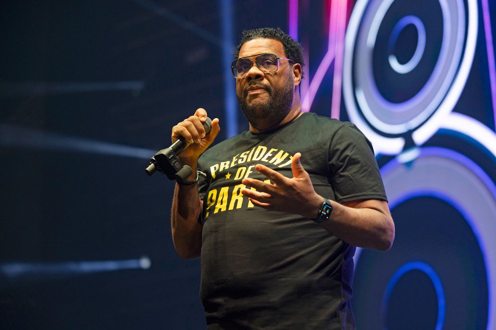 Рэпер Fatman Scoop умер в возрасте 53 лет после того, как потерял сознание во время концерта